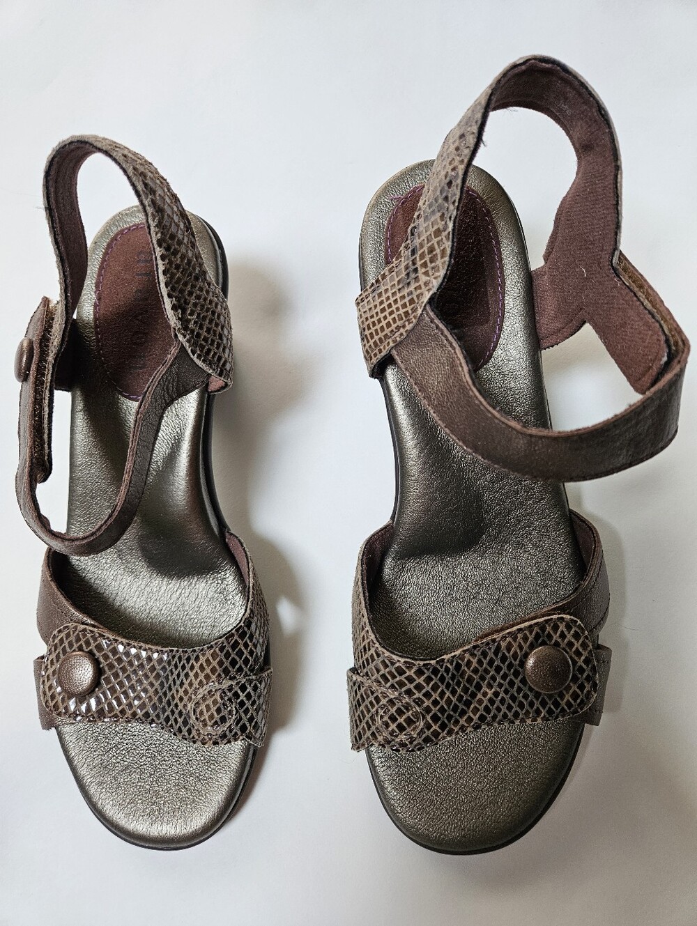 Aravon Comfort Sandal By New Balance- Bronze Sz 7 Like New Condition - Picture 2 of 9